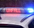 Bild: Carsten Rehder/dpa/Symbolbild
Die Leuchtschrift „Unfall“ auf dem Dach eines Polizeiwagens.