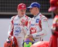 Bild: James Gasperotti/ZUMA Wire/dpa
Mick Schumacher (r) im Gespräch mit seinem russischen Teamkollegen Nikita Masepin.