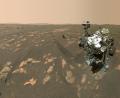 Bild: --/NASA/JPL-Caltech/MSSS/dpa
US-Rover „Perseverance“ (r) neben dem Mini-Hubschrauber „Ingenuity“ (M) auf dem Mars. Die Nasa unterstützt besondere Projekte, um den Weltraum weiter zu erkunden.