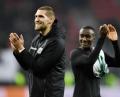 Bild: Marius Becker/dpa/Archivbild
Leverkusens Robert Andrich (l) und Moussa Diaby jubeln.