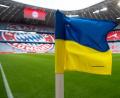 Bild: Sven Hoppe/dpa
Die Flagge der Ukraine weht als Eckfahne vor dem Spiel in der Arena.