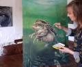 Bild: hka
Verlorene Liebe - der Ehering am Grunde des Teiches - und gefundene Liebe - die Kröten bei der Paarung, nennt Uschi Brauner dieses Bild. Es ist, ebenso wie der Gorilla-Kopf mit Acryl-Farben gemalt.