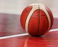 Bild: Swen Pförtner/dpa/Symbolbild
Ein Basketball liegt auf dem Spielfeld.