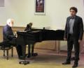 Bild: rbr
Im Pressather Pfarrsaal interpretierte der Tenor Adnan Barami den Liederzyklus "Die Winterreise" von Franz Schubert. Er wurde am Piano von Jakob Schröder begleitet.