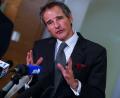 Bild: Lisa Leutner/AP/dpa
IAEA-Generaldirektor Rafael Grossi will mit Moskau und Kiew über die Sicherheitsgarantien für die vielen Atomkraftwerke und Nukleareinrichtungen in der Ukraine verhandeln.
