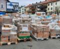 Bild: Bender/exb
Insgesamt kamen am Samstag 140 Paletten an Hilfsgütern für die Ukraine zusammen, die bei Elektro Schulz auf dem Gelände des früheren Autohauses Hajek verladen wurden.