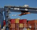 Bild: David Zorrakino/EUROPA PRESS/dpa
Container stehen im Hafen von Barcelona.