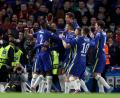 Bild: Ian Walton/AP/dpa
Die Spieler des FC Chelsea jubeln über das Tor zum 1:0 gegen OSC Lille durch Kai Havertz.