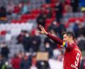 Bild: Sven Hoppe/dpa
Robert Lewandowski von München trägt eine Ukraine-Binde während des Spiels gegen Frankfurt.