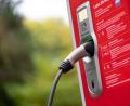 Bild: Jonas Walzberg/dpa
Der Bund will mehr in die Infrastruktur für E-Autos investieren.