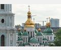 Archivbild: Christophe Gateau/dpa
Die Kuppeln auf der Sophienkathedrale in Kiew sind vergoldet. Das Bauwerk gehört seit 1990 zum Weltkulturerbe der UNESCO und war ein Anziehungspunkt für Touristen in der Ukraine.