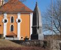 Bild: wel
Das Kriegerdenkmal am Kirchplatz ist 100 Jahre alt und muss dringend saniert werden.