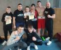 Bild: mzi
Die erfolgreichen Amberger Boxer (vorne von links): Eric Propp, Dietrich Hermann; hinten von links: Valentin Wassiljew, Co-Trainer Eduard Hermann, Xaver Hermann, Daniel Funk, Simon Khotenok, Trainer Ruslan Schönfeld.