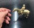 Bild: Wilhelm Koch/exb
Das Miniatur-Reiterstandbild-Unikat von Wilhelm Koch ist zwischenzeitlich bei Angela Merkel in Berlin eingetroffen.