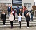 Bild: lg
Erleichterung herrschte bei den Jungforschern nach der Präsentation ihrer experimentellen Untersuchungen. Anerkennung kam von Schulleiter Ludwig Pfeiffer (hinten links) und den betreuenden Lehrerinnen Andrea Klug und Paula Deml.