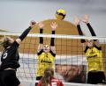 Archivbild: Hubert Ziegler
Mit einem schier übermächtigen Gegner bekommt es der SV Hahnbach – im Bild Elisabeth Kiehn (Mitte) und Julia Polito (rechts) – im Heimspiel am Samstag zu tun. Zu Gast ist der TSV TB München, der in zwölf Spielen nur einen Satz abgegeben hat.