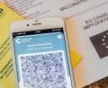 Bild: Zacharie Scheurer/dpa
Ein Stück Papier kostet einem 58-jährigen Mediziner die Karriere. Nachdem er sich einen gefälschten Impfnachweis besorgt hatte, kündigte ihm sein Arbeitgeber fristlos.