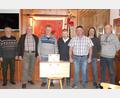 Bild: Feuerwehr Röthenbach/exb
Siegfried Schwarzbauer (von links), Herbert Putzer, Wolfgang Käß, Franz Selch, Anton Kick, Manfred Kreinhöfner und Manfred Zeitler bei der Spendenübergabe.