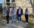 Bild: Otto-Hahn-Gymnasium/exb
Oberstudiendirektor Stefan Niedermeier (Zweiter von rechts) begrüßte (von links) Studienrätin Julia Schöffel, Studienreferendar Christian Fehn und Studienreferendarin Bernadette Pirkelmann.