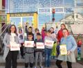 Bild: St.-Felix-Schule/exb
Die Kinder der Die St.-Felix-Schule Neustadt freuen sich über eine Auszeichnung. Die Einrichtung, die sich seit Jahren am bundesweiten Programm "Klasse 2000" beteiligt, hat das Klaro-Siegel erhalten. Damit wird zum Ausdruck gebracht, dass die Einrichtung dauerhaft das Thema Gesundheitsförderung mit all seinen Aspekten im Schulleben integriert.