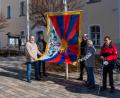 Bild: Kurt F. Stangl/exb 
Zusammen mit Vertretern der Tibet-Initiative Pfreimd hisste Bürgermeister Richard Tischler die Tibet-Flagge vor dem Rathaus in Pfreimd. In einigen Tagen soll die Tibet-Flagge durch die der Ukraine ersetzt werden.