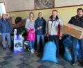 Bild: nza
Die Organisatoren der TSV-Sammelaktion für die Ukraine, Anja und Markus Kett (mittig), waren mit dem Vorsitzenden Jobst-Bernd von Lindenfels und Zweitem Vorsitzenden Josef Minnich (rechts) von der großen Unterstützungswelle überwältigt. Auch Dritter Bürgermeister Reinhard Naber (links) war vor Ort und unterstützte die Truppe.