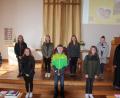 Bild: kro
Als vollwertige Mitglieder in die Gemeinschaft der evangelischen Christen aufgenommen werden in diesem Jahr (vorne von links) Luis Pflug, Sarah Dittrich, Collin Pascher und Lukas Luft sowie in der hintere Reihe von links Konstantin Wilka, Catharina Bock, Emily Faget, Ina Koller zusammen mit Pfarrerin Dr. Stefanie Schön.