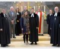 Bild: gac
Nach langer Vakanz haben Rosenberg und Poppenricht wieder einen eigenen Pfarrer (von links): Dekan Karlhermann Schötz, Wolfgang Böttner (evangelische Gemeinde Poppenricht), Pfarrerin Anja Scheel-Böß (Kaiserslautern), Michael Kohl (evangelische Gemeinde Rosenberg), Tabea und Daniel Götzfried, Sebastian Damm (Hof), Pfarrerin Elise Badstiber (Geroldshausen) und Regionalbischof Klaus Stiegler nach der Einsegnung.