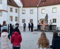 Bild: Lucas Lobmeier/exb
Eine Station des ökumenischen Kreuzwegs der Jugend befand sich im Schlosshof.