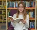 Bild: ubb
Die elfjährige Jasmin Schmidkonz aus Schwarzenbach hat sich unter acht Finalteilnehmern durchgesetzt und ist die beste Vorleserin 2021/2022 der sechsten Klassen in den Landkreisschulen.