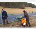 Bild: Schwemmer/exb
Ehrenamtliche Helfer des BN beim Aufbau eines Krötenzauns bei Schmidtstadt.