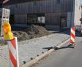Bild: jr
Derzeit werden im Außenbereich des künftigen Informations- und Begegnungszentrums Schafferhof unter anderem Pflasterarbeiten durchgeführt. Das Projekt war nun wieder Gegenstand einer Diskussion über Stabilisierungshilfen.