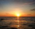 Bild: This Beach does not exist/ exb
Diesen herrlichen Sonnenuntergang hat es in Wirklichkeit nie gegeben. Eine Künstliche Intelligenz hat ihn sich aus unzähligen anderen Bildern zusammengebaut.