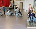 Bild: do
Spielerisch lernten Kinder der Grundschule am Rauhen Kulm im Gemeindezentrum Speinshart beim Schulprojekt Inklusion von Beate Götz den Umgang mit Rollstuhlfahrern