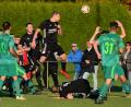 Bild: mhs
Die Fußballer der SpVgg Pfreimd (schwarze Trikots) starten in Kulmain in die Rest-Rückrunde der Bezirksliga Nord, die des FC OVI-Teunz fahren nach Vohenstrauß.