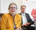 Bild: Gabi Schönberger
Das Landesamt für Finanzen bezieht zum 1. Juni Räume im Sparkassengebäude in Weiden. Das freut die Vizepräsidentin Heidi Werner-Stemmer, Würzburg, und Roland Zellmer vom Landesamt in Regensburg, der den Aufbau der Abteilung leitet.