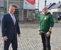 Bild: jr
Bürgermeister Stefan Grillmeier (links) stellte Robert Hoyer als neuen Integrationsbeauftragen der Stadt Mitterteich vor.