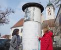 Bild: bl
Momente zum Schmunzeln, Innehalten und Nachdenken bietet das Landestheater Oberpfalz an elf Stationen im Landkreis Schwandorf. Anlass für die Plakataktion mit Gedichten, hier an einer Litfaßsäule in Pfreimd, ist der "Welttag der Poesie am 21. März.