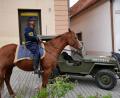 Bild: gz
Der Staffellauf von Eslarn nach Hostoun und vor Ort Reiter mit amerikanischen Uniformen und Jeeps erinnern an die Rettung der Lipizzaner-Pferde.
