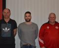 Bild: Privat/exb
Auf dem Bild von links: Neukirchens Vize Siegfried Witzel, der neue Trainer Christian Ringler und Vorsitzender und Abteilungsleiter Fußball Joachim Thümmler.
_______________________________________________________