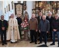Bild: rha
Beim Festkonvent der Marianischen Männerkongregation in der Vilsecker Kirche werden treue Sodalen geehrt (von links): Pater Robin Xavier, Diakon Dieter Gerstacker, Kirchenpfleger Thomas Pröls, Johann Höser (70 Jahre Mitgliedschaft), Karl Ruppert (50), Johann Zeitler (60), Heinrich Englhardt (65) und Gerhard Kederer (40).