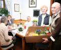 Bild: roh
Mit bunten Frühjahrsblumen erfreute die Seniorenvereinigung die Teilnehmer der Jahreshauptversammlung.
