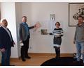 Bild: bö
Die Wohnbaugebiet boomen. Innerhalb weniger Monate war das neue Wohnbaugebiet G´steibat in Mendorferbuch ausverkauft. (von links): 3. Bürgermeister Johann Seitz, Bürgermeister Florian Junkes, die Bundestagsabgeordnete Susanne Hierl (CSU) und Marktgemeinderat Michael Schießl.