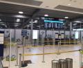 Bild: Özay Tarim/Verdi/dpa
Kurz nach Streikbeginn ist der Bereich vor der geschlossenen Sicherheitskontrolle am Flughafen Köln/Bonn verwaist.
