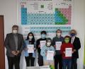 Bild: Luisenburg-Gymnasium/exb
Schulleiter Joachim Zembsch gratulierte zum Erfolg. Im Bild (hinten von links) Oberstudiendirektor Joachim Zembsch, Merve Özdermir, Felix Burkard, Sebastian Werner, Studiendirektorin Martina Barth, vorne Angelina Gonzalez Y Lorenzo und Hannah Krauß.