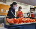 Bild: ASB-Regionalverband Jura/exb
Seit zwei Wochen betreut der ASB-Regionalverband Jura die Essensausgabe in der Flüchtlingsunterkunft in Sulzbach-Rosenberg. Diese Aufgabe übernimmt er auch in der Einrichtung in Auerbach, die in einigen Tagen in Betrieb geht.