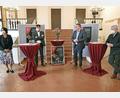 Bild: Susanne Schwab, Stadt Amberg/exb
Personalleiterin Ramona Grosser und Betriebsleitungssprecher Hans-Peter Scharl vom Siemens-Werk Amberg sowie Oberbürgermeister Michael Cerny und Kulturreferent Fabian Kern für die Stadt Amberg präsentierten das Programm des 17. Siemens-Wohltätigkeitskonzerts am 27. März im Stadttheater.