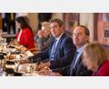Bild: Peter Kneffel
Markus Söder und Vertreter der Staatsregierung treffen sich in der Münchner Residenz mit verschiedenen Experten unter anderem zum Thema Windenergie.
