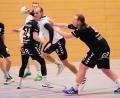 Bild: exb
So wie Christof Gsödl (weißes Trikot) vergangene Woche gegen Roding, wollen sich die Herren der HSG Nabburg-Schwarzenfeld gegen den Nachbarn von der HG Amberg durchsetzen.