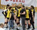 Archivbild: Hubert Ziegler
Die Volleyballdamen des SV Hahnbach stimmen sich mit Trainer Sigi Meier (Zweiter von rechts) ein. Zwei Spiele binnen 20 Stunden stehen ihnen bevor.